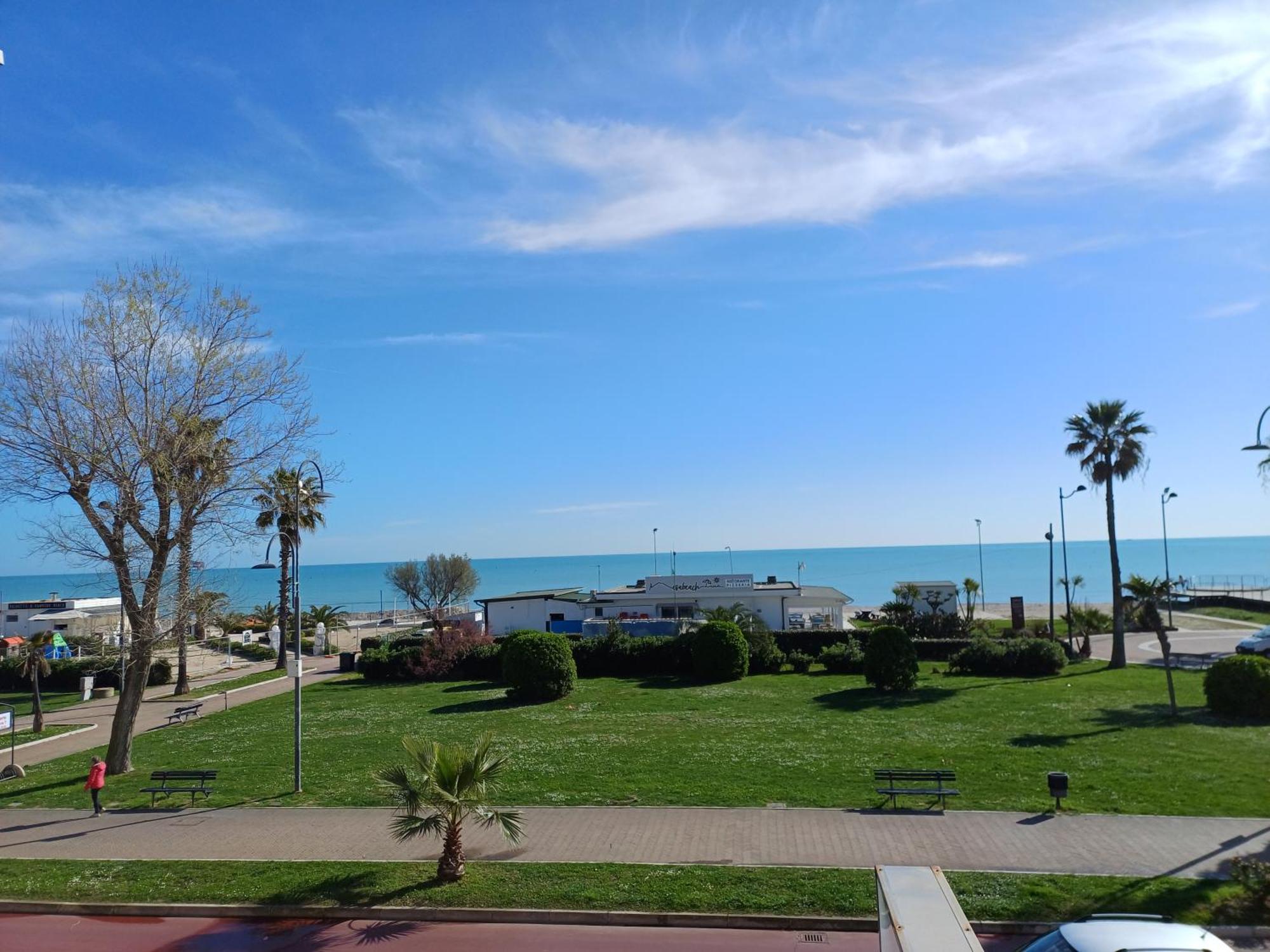 海滨长廊酒店 Porto SantʼElpidio 外观 照片