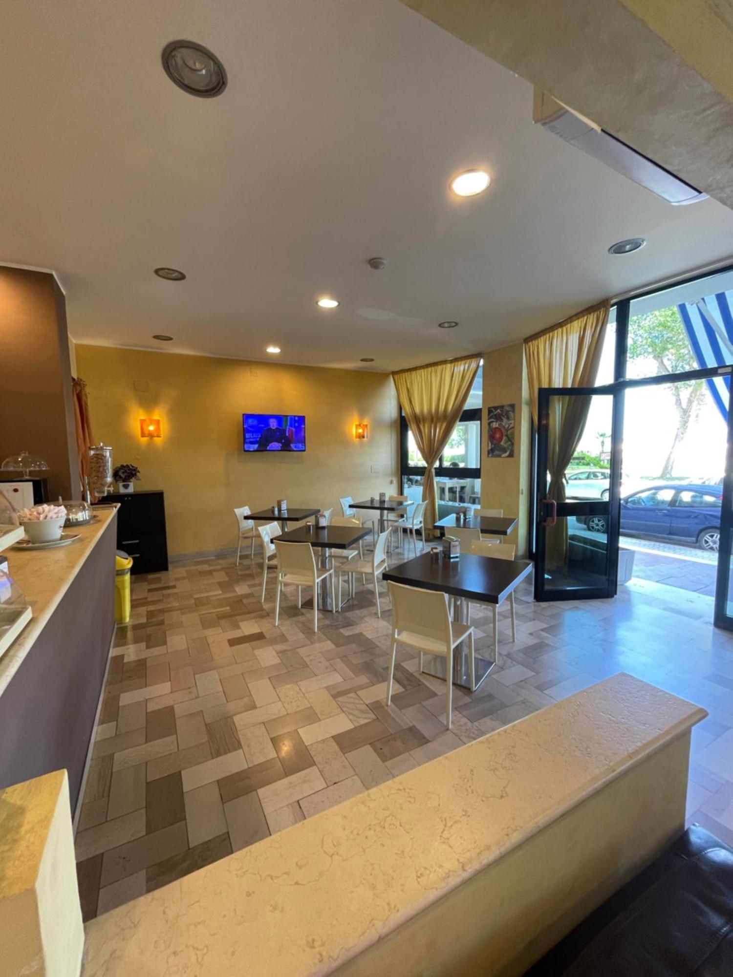 海滨长廊酒店 Porto SantʼElpidio 外观 照片