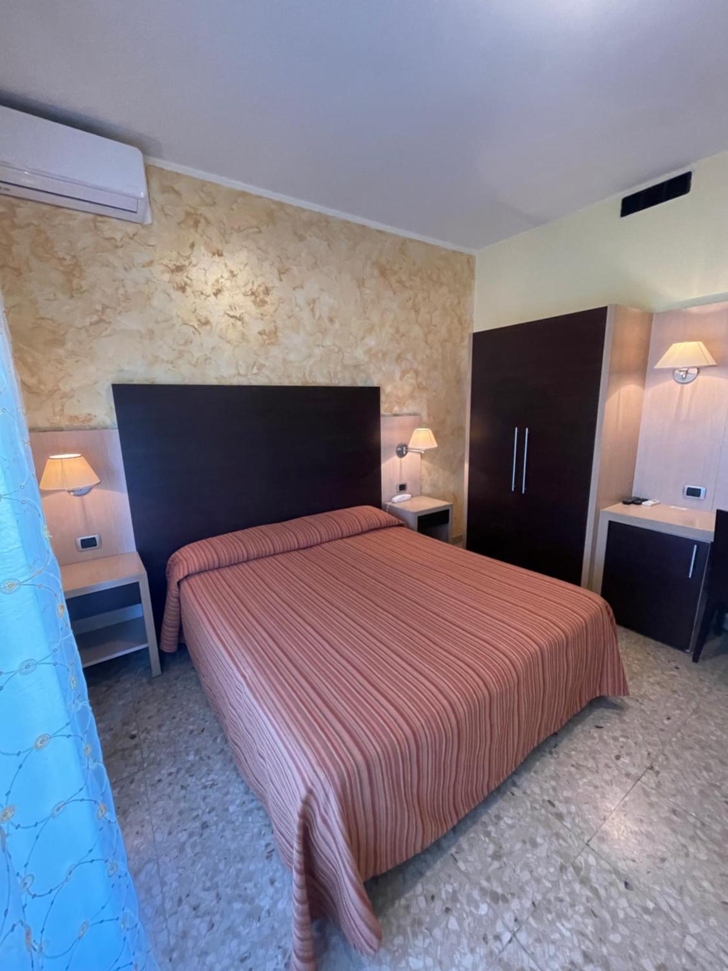 海滨长廊酒店 Porto SantʼElpidio 外观 照片