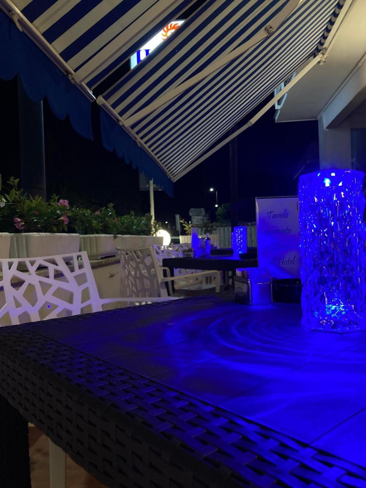 海滨长廊酒店 Porto SantʼElpidio 外观 照片