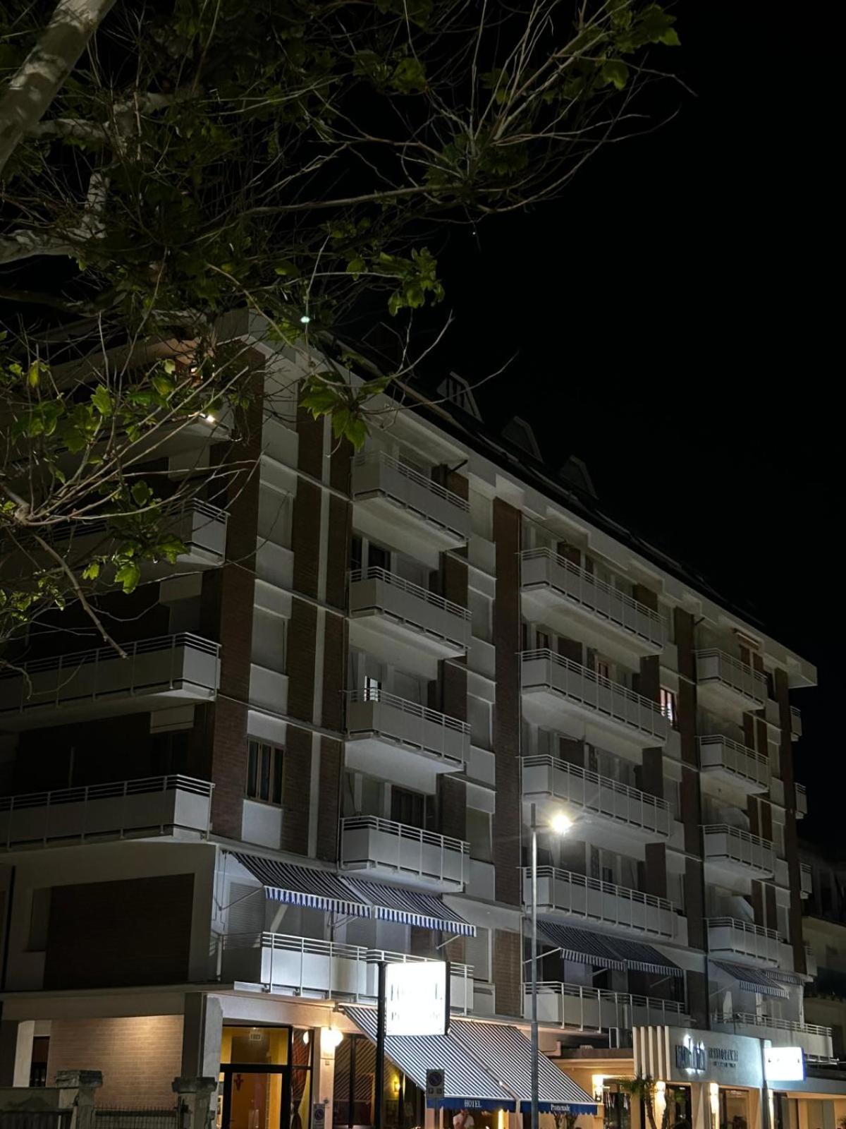 海滨长廊酒店 Porto SantʼElpidio 外观 照片