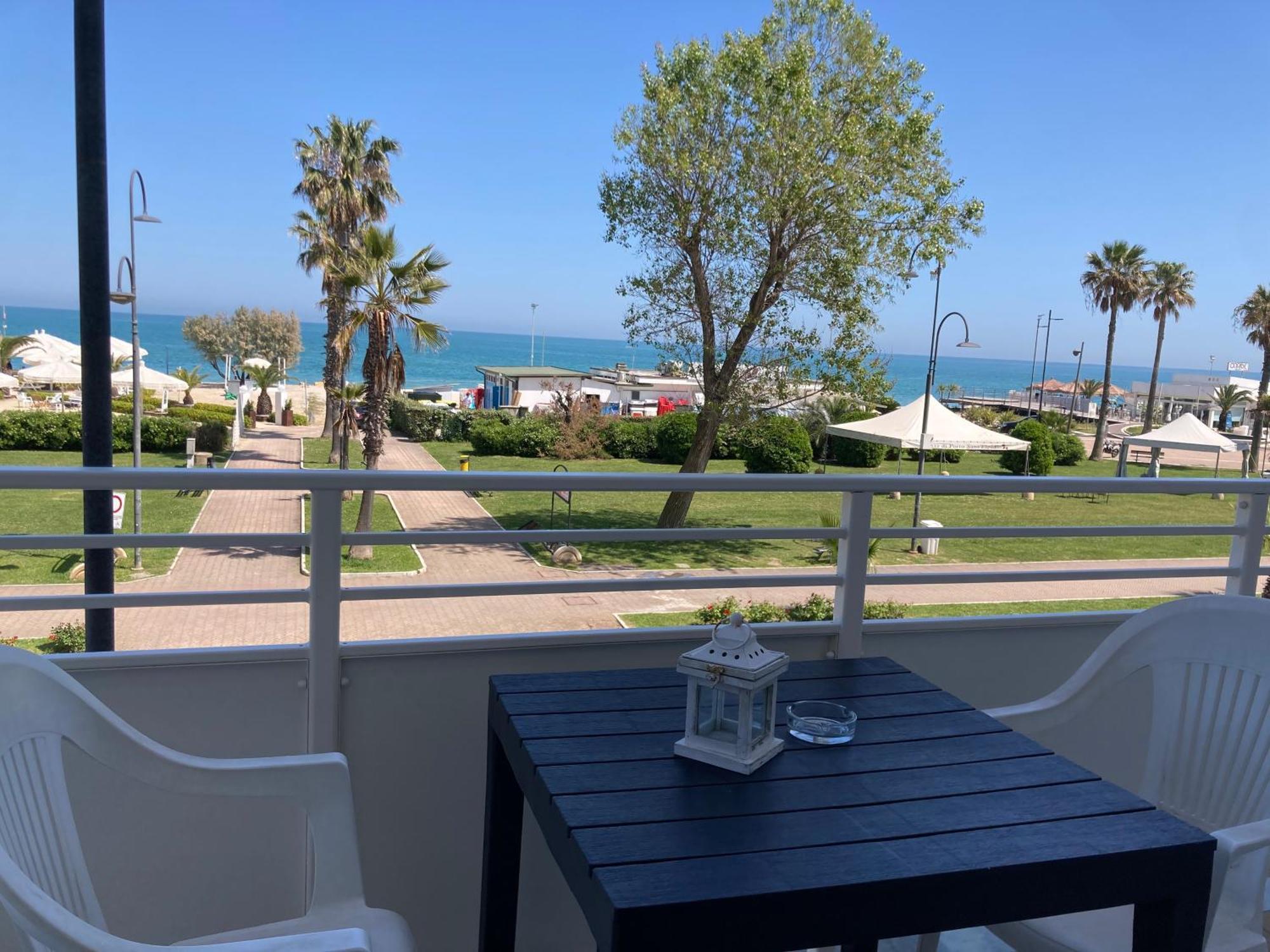 海滨长廊酒店 Porto SantʼElpidio 外观 照片