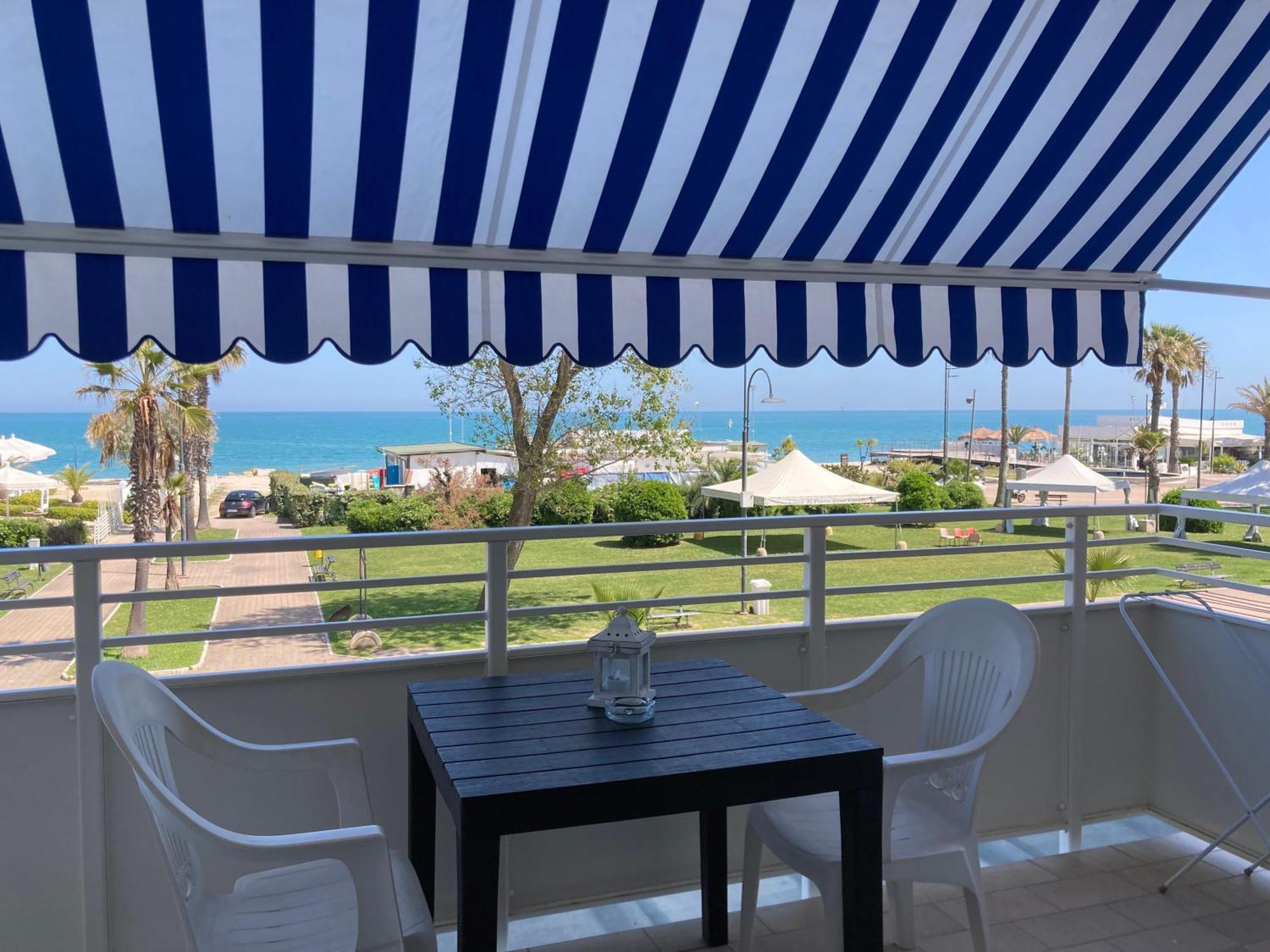 海滨长廊酒店 Porto SantʼElpidio 外观 照片