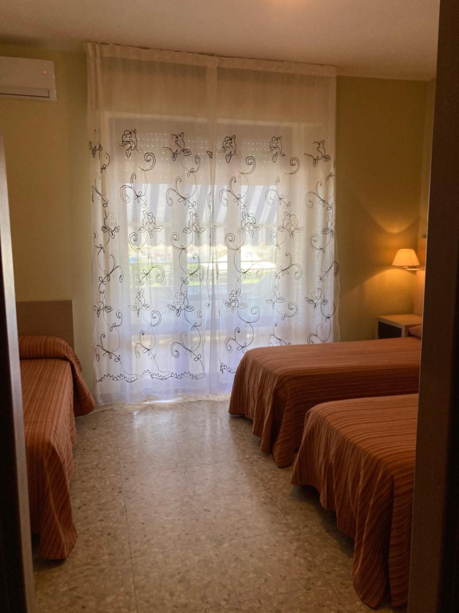 海滨长廊酒店 Porto SantʼElpidio 外观 照片